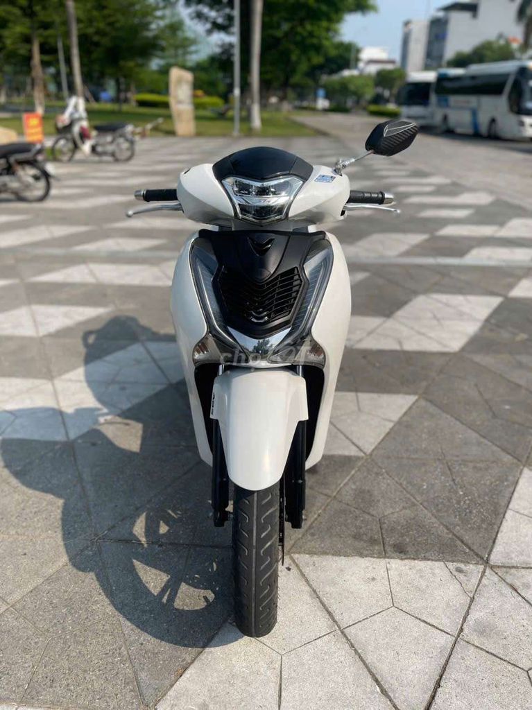 Honda SH 150 ABS (2018) — белый, владелец один — 65 млн ₫ Honda SH 150 ABS (2018) — белый, владелец один — 65 млн ₫
