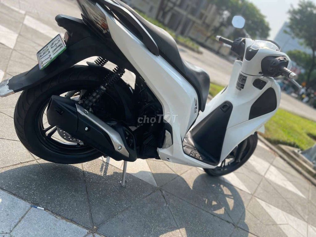 Honda SH 150 ABS (2018) — белый, владелец один — 65 млн ₫ 6