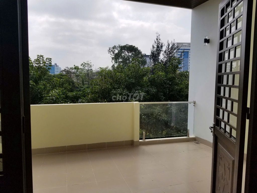 Дом 3 этажа, 3 спальни, Tố Hữu (Hòa Cường) — 18 млн ₫/мес