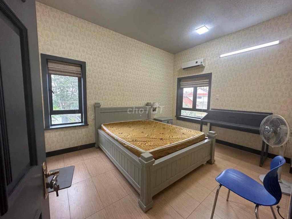Вилла с садом 400 м², 5 спален, Nam Hòa Xuân — 25 млн ₫/мес