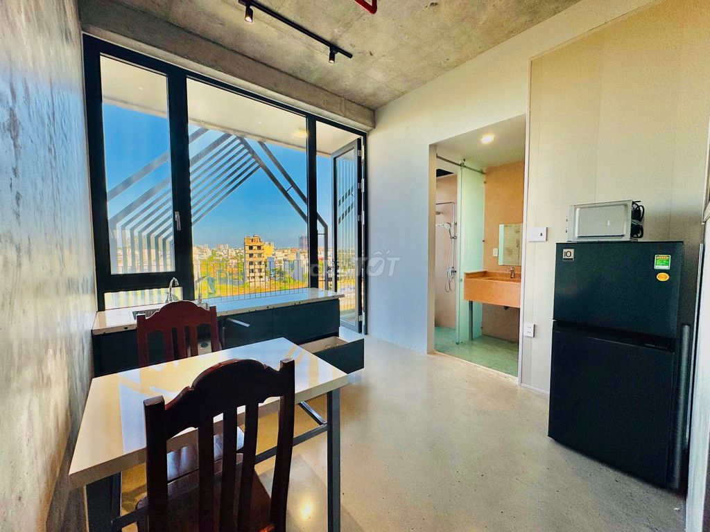 Квартира 50 м² с балконом, премиум-мебель, Hoa Quý — 10 млн ₫/мес